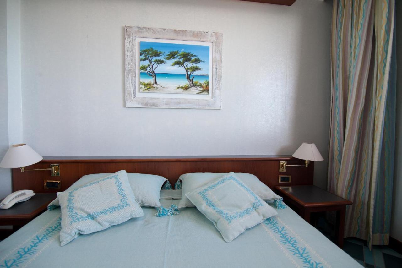 Club Esse Roccaruja Hotel Стинтино Екстериор снимка