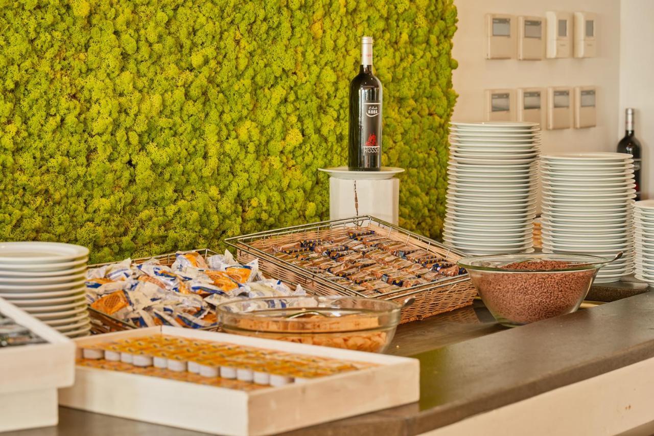 Club Esse Roccaruja Hotel Стинтино Екстериор снимка