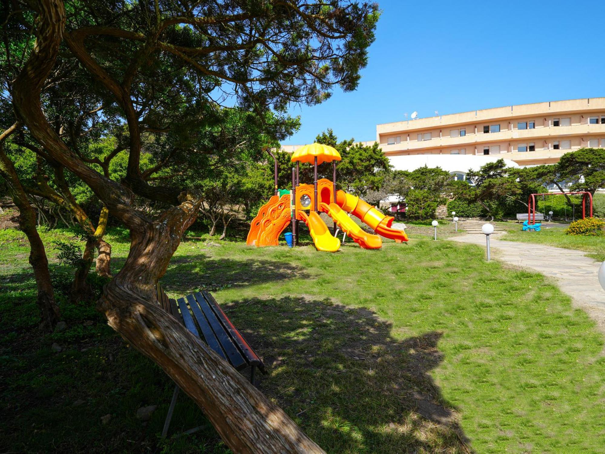 Club Esse Roccaruja Hotel Стинтино Екстериор снимка